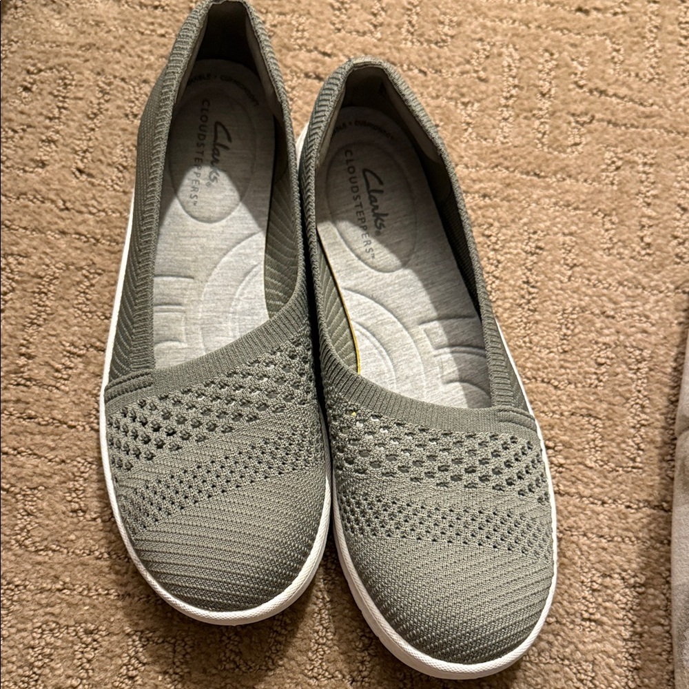 Clarks Women's Knit Gray Loafers